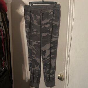 Splendid Gray Camo Jogger Style Pants